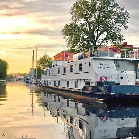 Selmas Hytt Och Salong Hostel Упсала Екстериор снимка