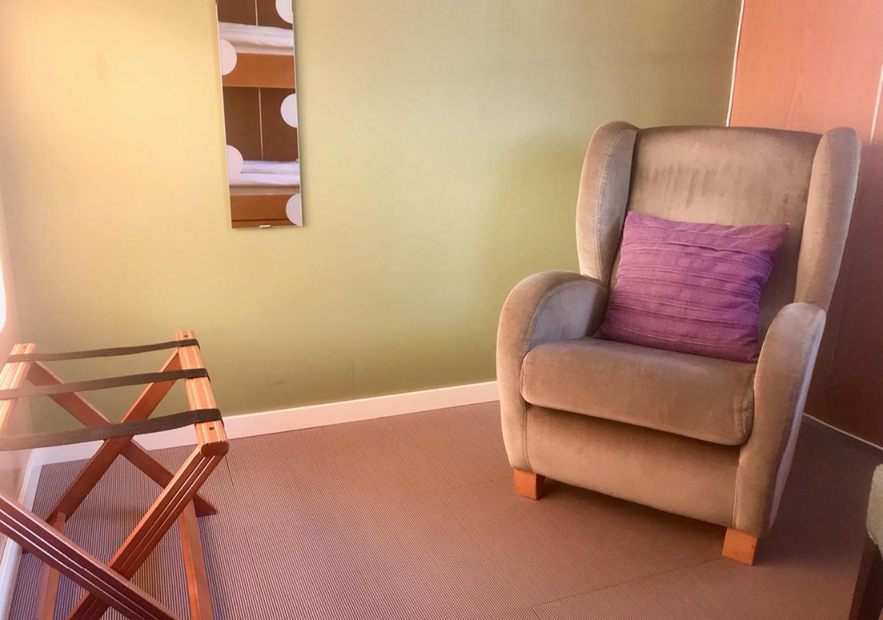 Selmas Hytt Och Salong Hostel Упсала Екстериор снимка